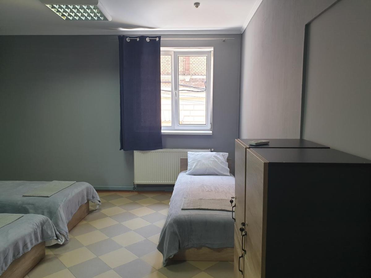 Мандри Хостел Uzhhorod Bagian luar foto