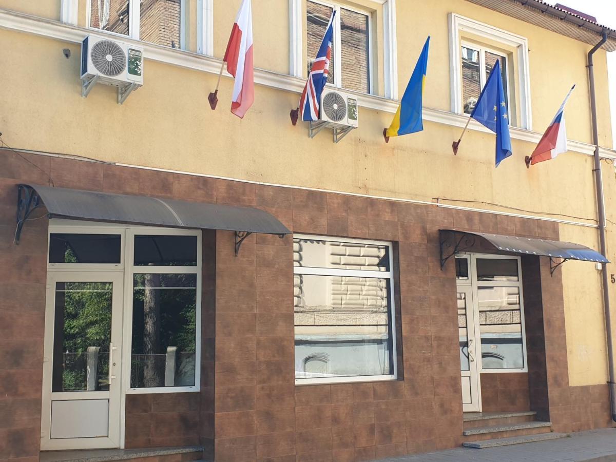 Мандри Хостел Uzhhorod Bagian luar foto